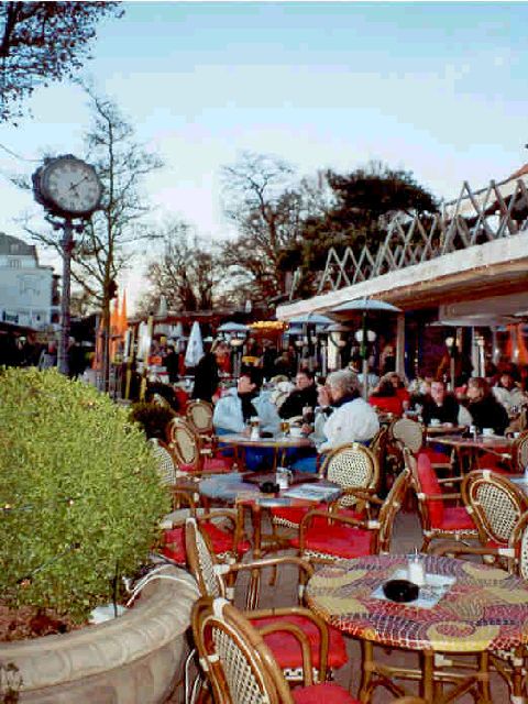 Straßencafé in Timmendorfer Strand